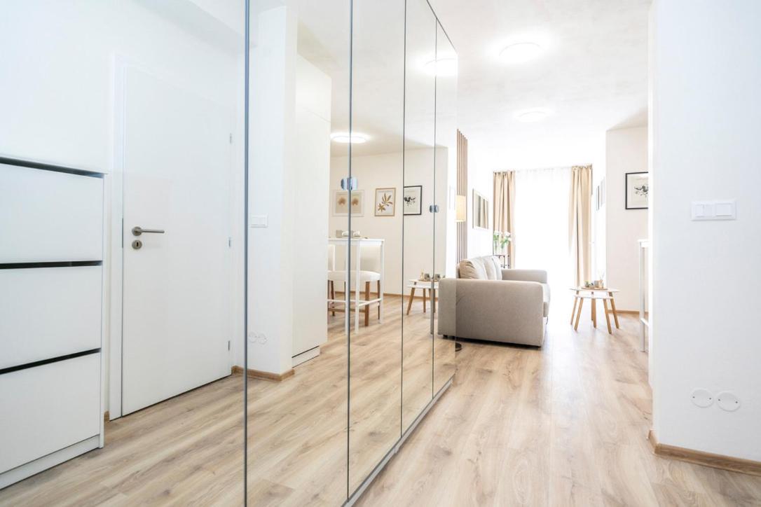 Alure Residences 2 & 24H Self Check-In, Parking In The Garage In The Apartment Building Included, New Building, Terrace, Green Location With A Forest Park With A Lake, Children'S Playground Banska Bystrica Exterior photo