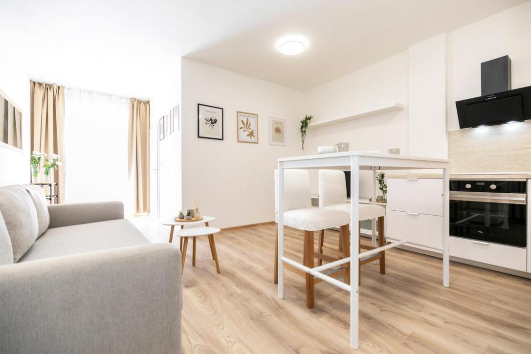 Alure Residences 2 & 24H Self Check-In, Parking In The Garage In The Apartment Building Included, New Building, Terrace, Green Location With A Forest Park With A Lake, Children'S Playground Banska Bystrica Exterior photo