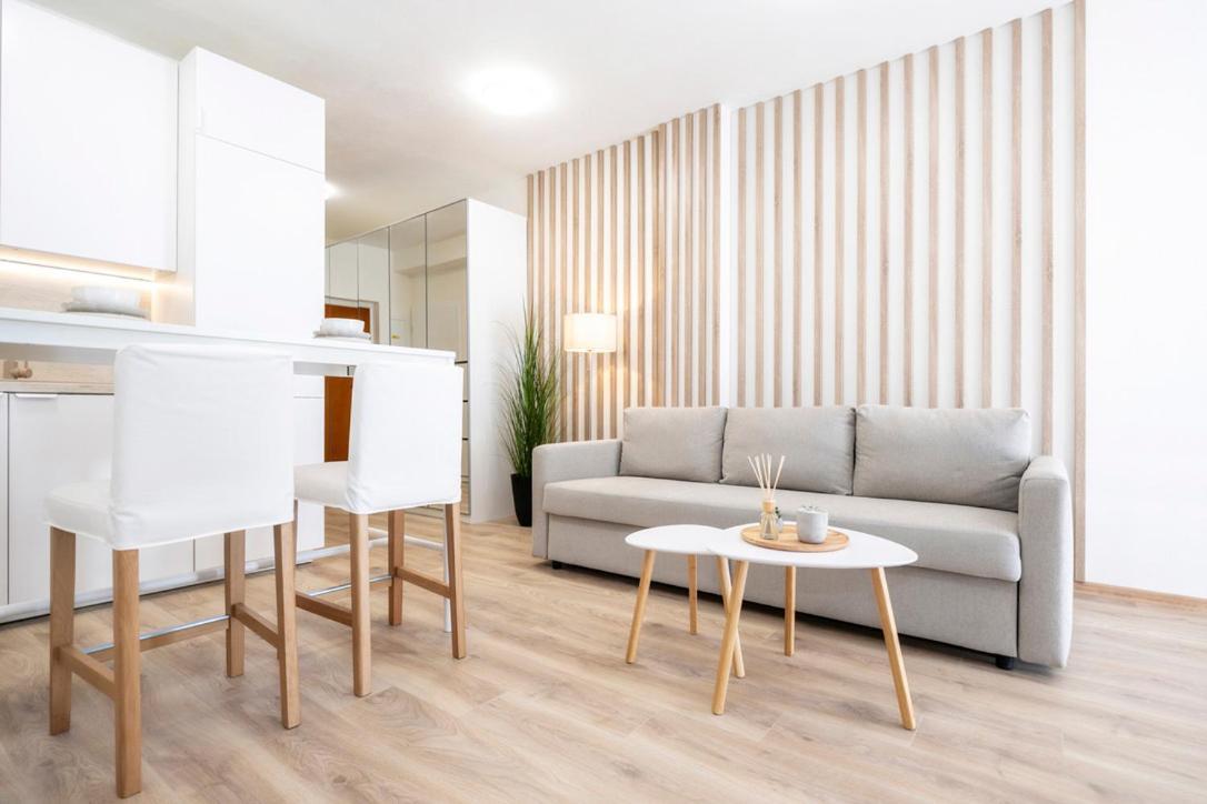 Alure Residences 2 & 24H Self Check-In, Parking In The Garage In The Apartment Building Included, New Building, Terrace, Green Location With A Forest Park With A Lake, Children'S Playground Banska Bystrica Exterior photo