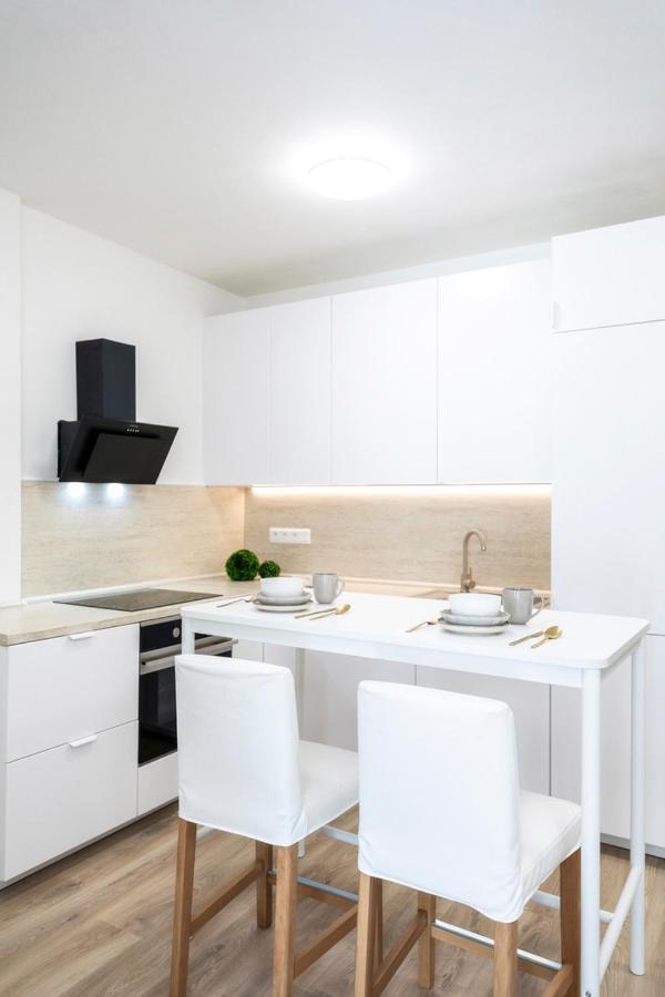 Alure Residences 2 & 24H Self Check-In, Parking In The Garage In The Apartment Building Included, New Building, Terrace, Green Location With A Forest Park With A Lake, Children'S Playground Banska Bystrica Exterior photo