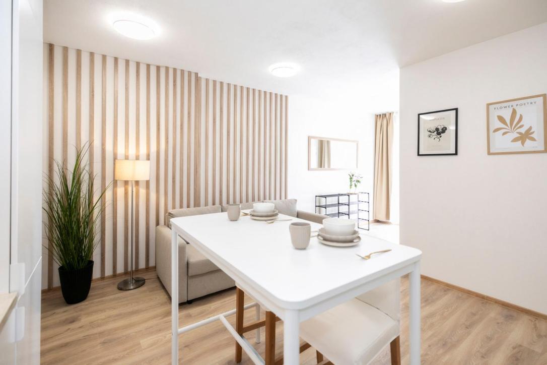 Alure Residences 2 & 24H Self Check-In, Parking In The Garage In The Apartment Building Included, New Building, Terrace, Green Location With A Forest Park With A Lake, Children'S Playground Banska Bystrica Exterior photo